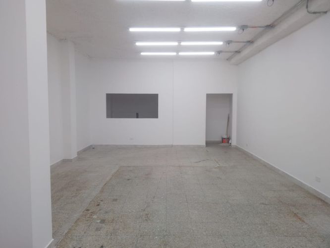 Bodega en arriendo en Cristo Rey, Medellín, 200 m² · foto 7 de 11