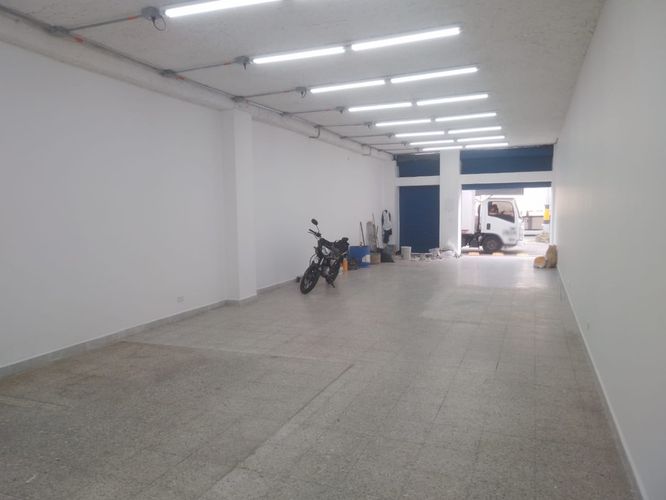 Bodega en arriendo en Cristo Rey, Medellín, 100 m² · foto 3 de 12