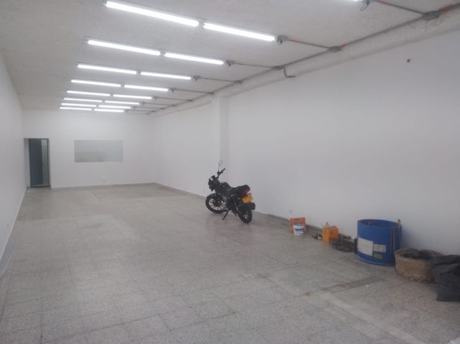 Bodega en arriendo en Cristo Rey, Medellín, 100 m² · foto 5 de 12