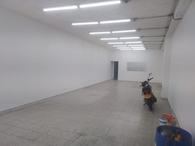 Bodega en arriendo en Cristo Rey, Medellín, 100 m² · foto 6 de 12