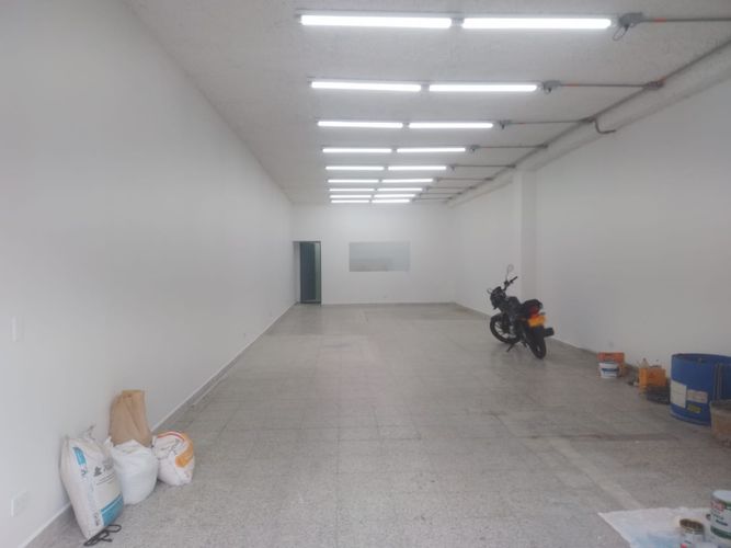 Bodega en arriendo en Cristo Rey, Medellín, 100 m² · foto 7 de 12