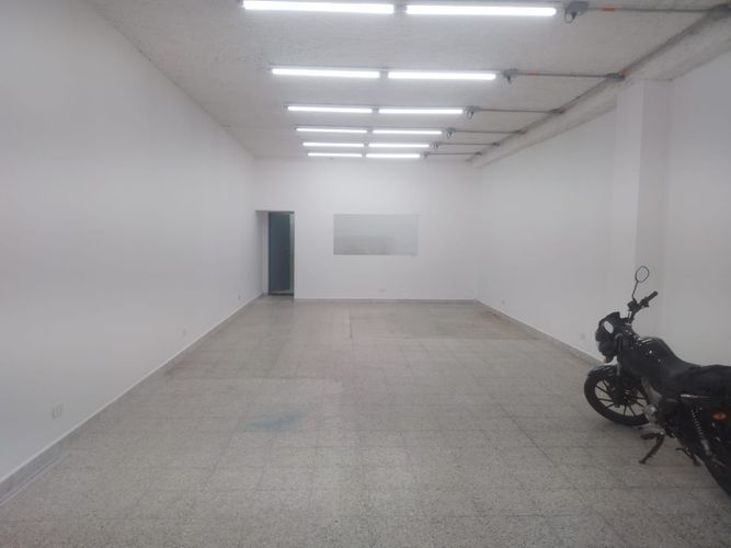 Bodega en arriendo en Cristo Rey, Medellín, 100 m² · foto 8 de 12