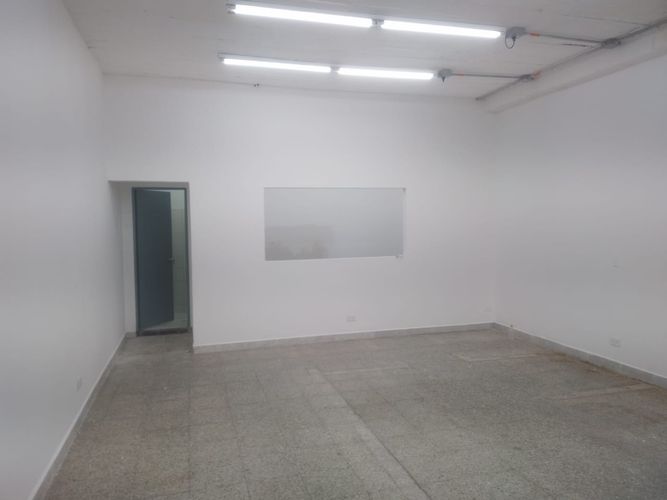 Bodega en arriendo en Cristo Rey, Medellín, 100 m² · foto 9 de 12