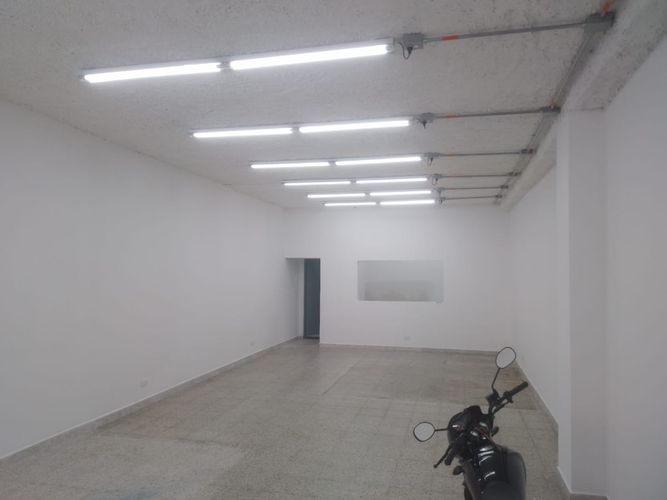 Bodega en arriendo en Cristo Rey, Medellín, 100 m² · foto 11 de 12