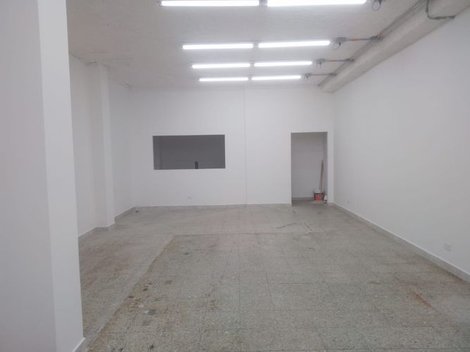 Bodega en arriendo en Cristo Rey, Medellín, 100 m² · foto 2 de 8