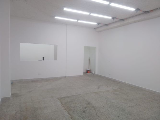 Bodega en arriendo en Cristo Rey, Medellín, 100 m² · foto 4 de 8