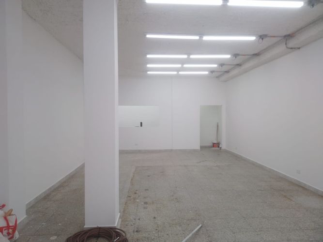 Bodega en arriendo en Cristo Rey, Medellín, 100 m² · foto 6 de 8