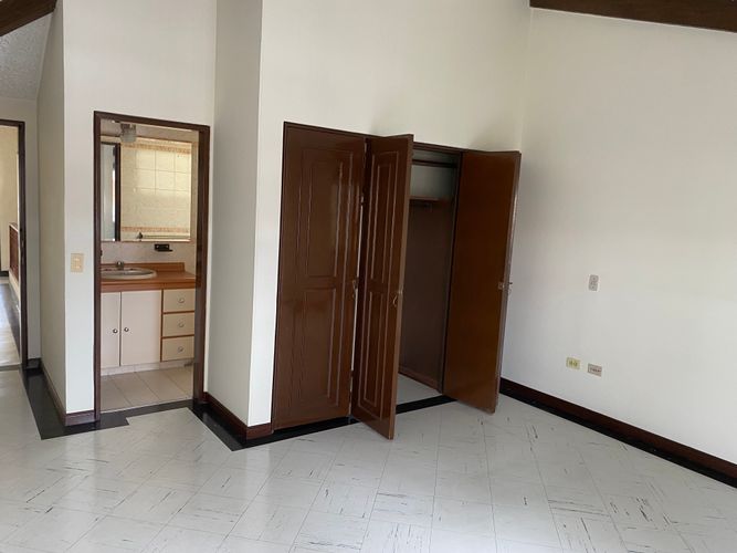 Casa de 5 alcobas en venta en Malibu, Bogotá, 300 m² · foto 9 de 18