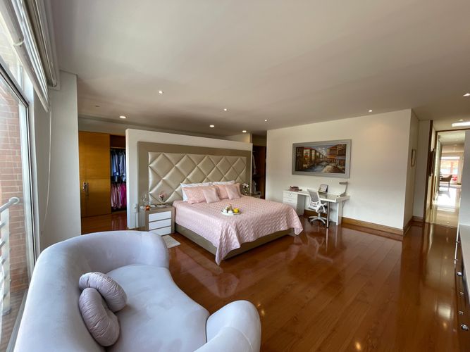 Apartamento de 4 alcobas en venta en Chico, Bogotá, 400 m² · foto 24 de 24
