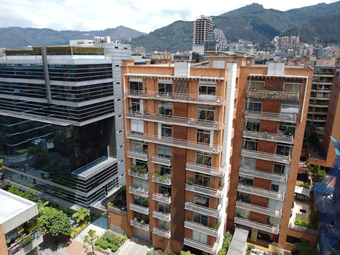 Apartamento de 4 alcobas en venta en Chico, Bogotá, 400 m² · foto 2 de 24