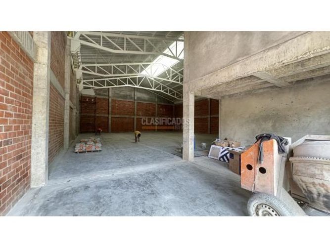 Bodega en arriendo en Los Cambulos, Cali, 693 m² · foto 4 de 12