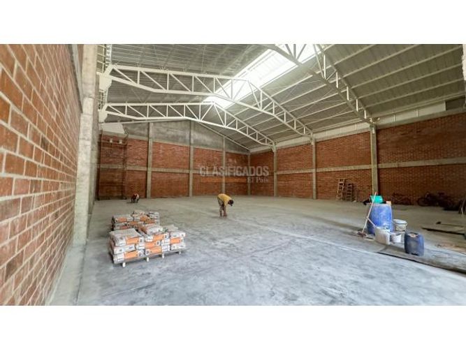 Bodega en arriendo en Los Cambulos, Cali, 693 m² · foto 5 de 12