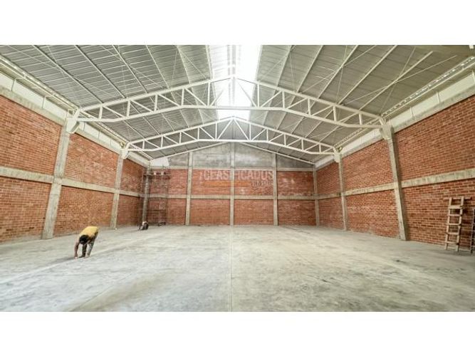 Bodega en arriendo en Los Cambulos, Cali, 693 m² · foto 6 de 12