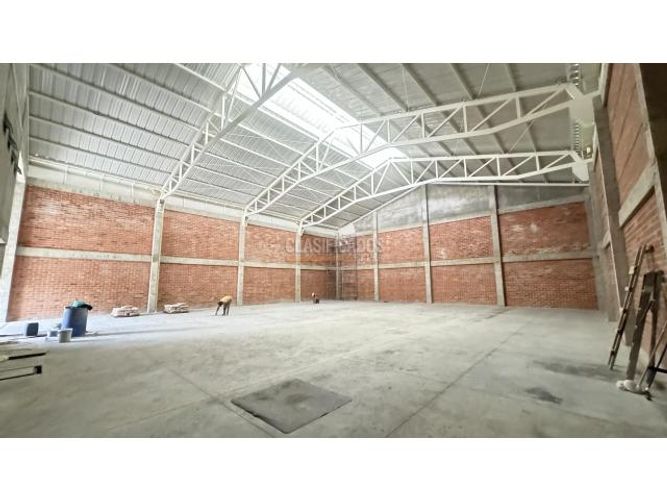 Bodega en arriendo en Los Cambulos, Cali, 693 m² · foto 7 de 12