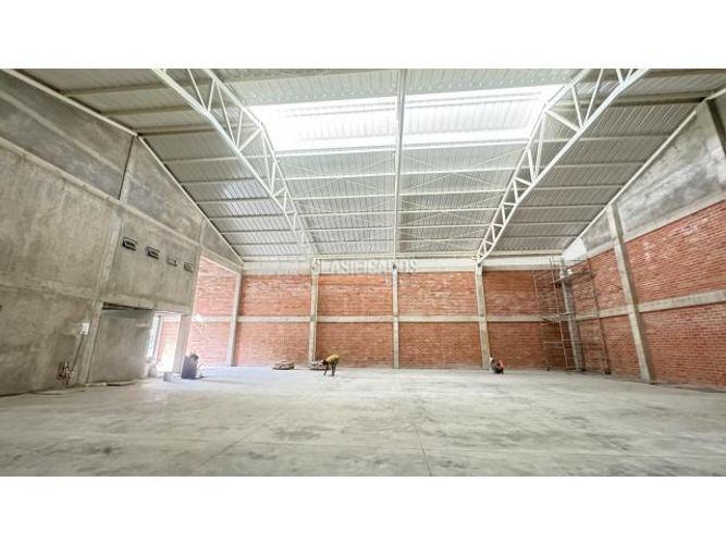 Bodega en arriendo en Los Cambulos, Cali, 693 m² · foto 8 de 12