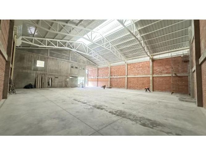 Bodega en arriendo en Los Cambulos, Cali, 693 m² · foto 9 de 12