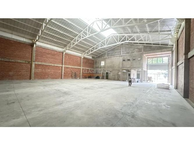 Bodega en arriendo en Los Cambulos, Cali, 693 m² · foto 10 de 12