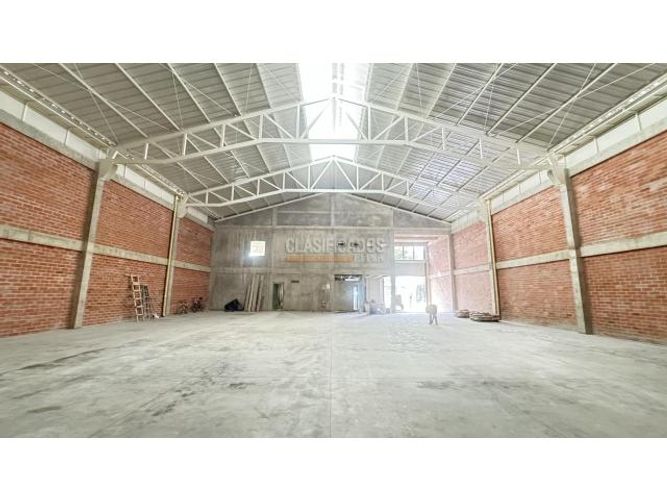 Bodega en arriendo en Los Cambulos, Cali, 693 m² · foto 11 de 12