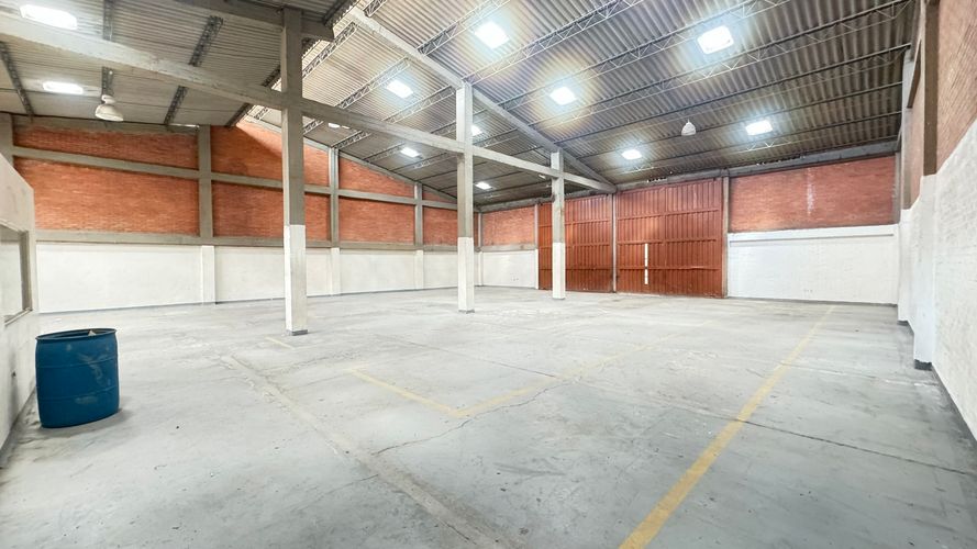 Bodega en arriendo en Juanchito, Candelaria, 1040 m² · foto 2 de 16