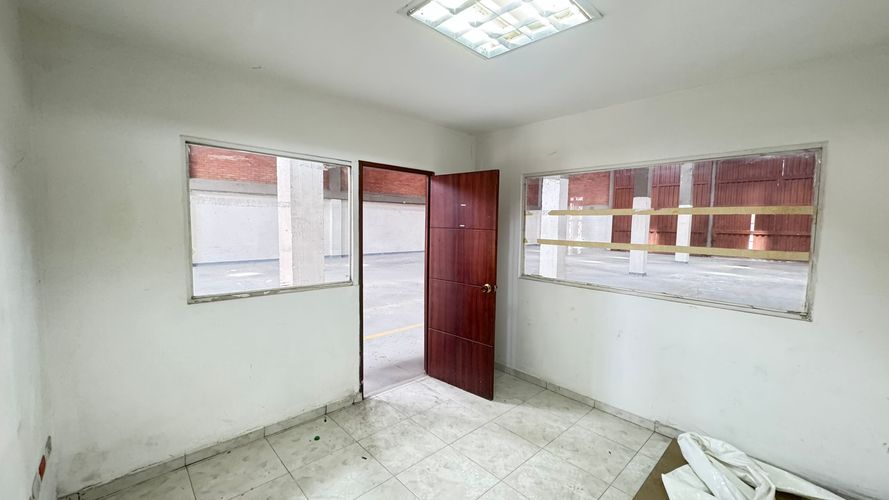 Bodega en arriendo en Juanchito, Candelaria, 1040 m² · foto 11 de 16