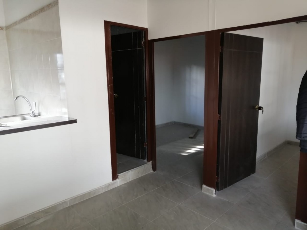 Casa en venta en Fontibon, Bogotá · foto 3 de 24