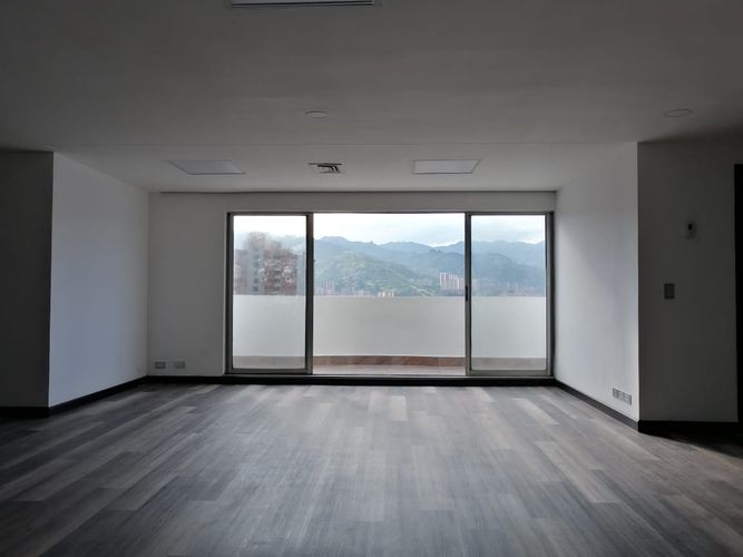 Oficina en arriendo en El Poblado, Medellín, 110 m² · foto 2 de 15