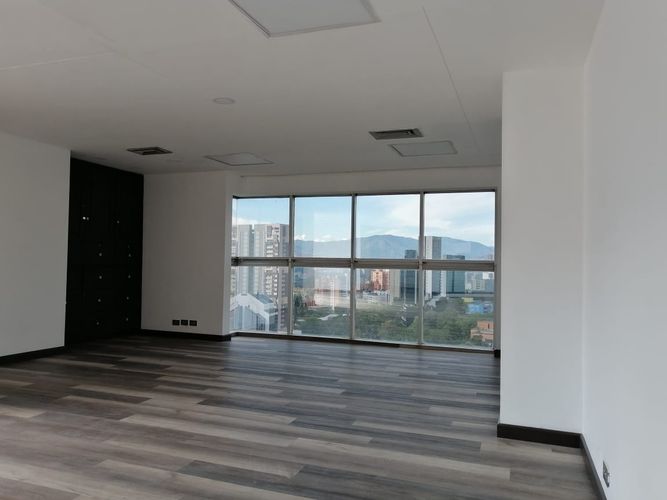 Oficina en arriendo en El Poblado, Medellín, 110 m² · foto 8 de 15