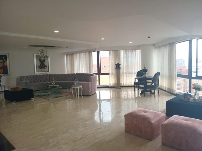 Apartamento de 4 alcobas en arriendo en El Poblado, Medellín, 468 m² · foto 3 de 20