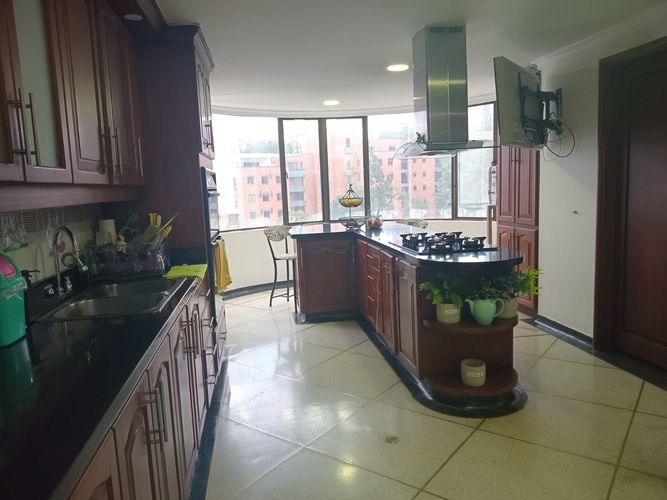Apartamento de 4 alcobas en arriendo en El Poblado, Medellín, 468 m² · foto 6 de 20