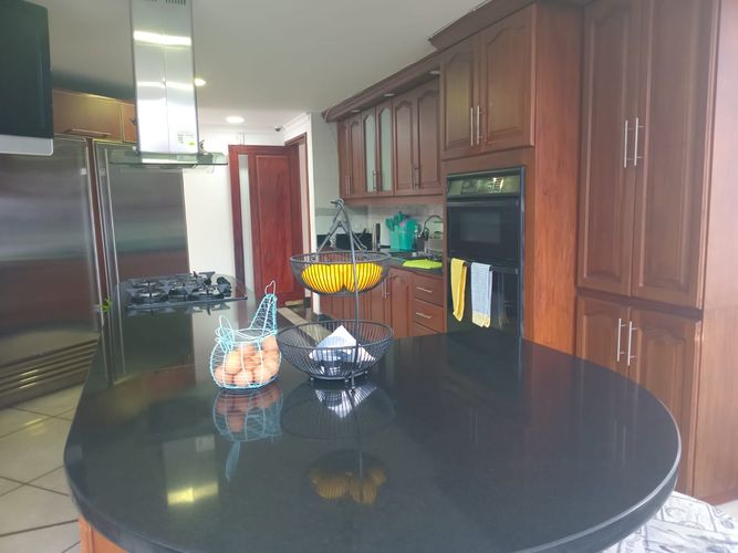 Apartamento de 4 alcobas en arriendo en El Poblado, Medellín, 468 m² · foto 7 de 20
