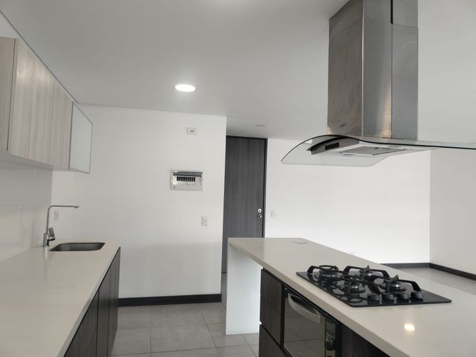 Apartamento de 3 alcobas en arriendo en El Poblado, Medellín, 105 m² · foto 6 de 16