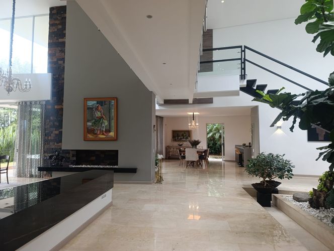 Casa de 4 alcobas en venta en El Poblado, Medellín, 590 m² · foto 2 de 20