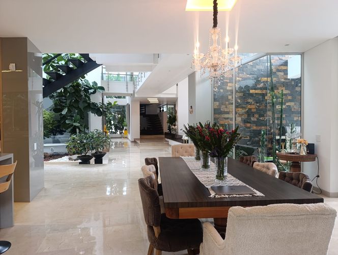 Casa de 4 alcobas en venta en El Poblado, Medellín, 590 m² · foto 3 de 20