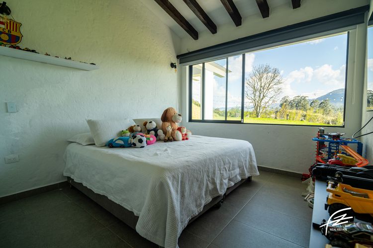 Casa de 4 alcobas en venta en El Salado, Guarne, 360 m² · foto 5 de 23