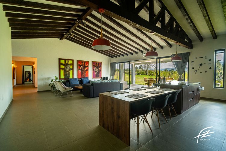 Casa de 4 alcobas en venta en El Salado, Guarne, 360 m² · foto 10 de 23
