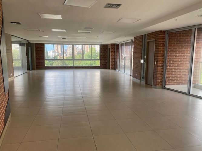 Oficina en arriendo en El Poblado, Medellín, 280 m² · foto 3 de 18