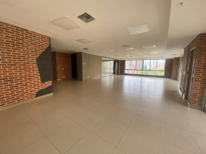 Oficina en arriendo en El Poblado, Medellín, 280 m² · foto 4 de 18