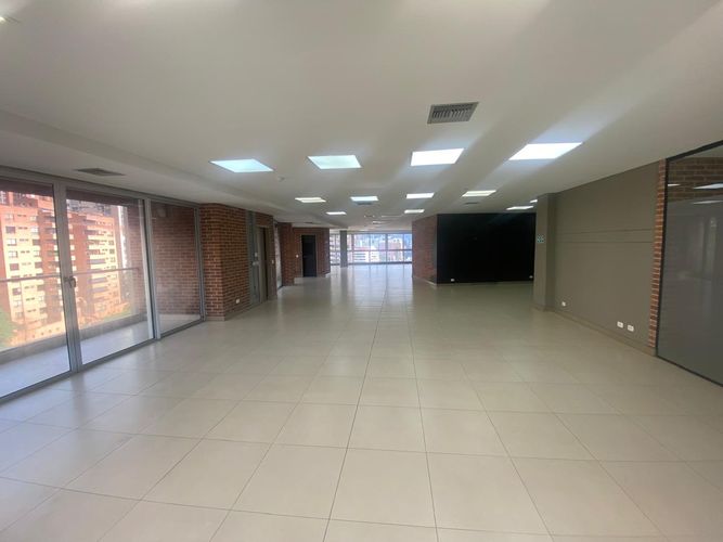 Oficina en arriendo en El Poblado, Medellín, 280 m² · foto 5 de 18