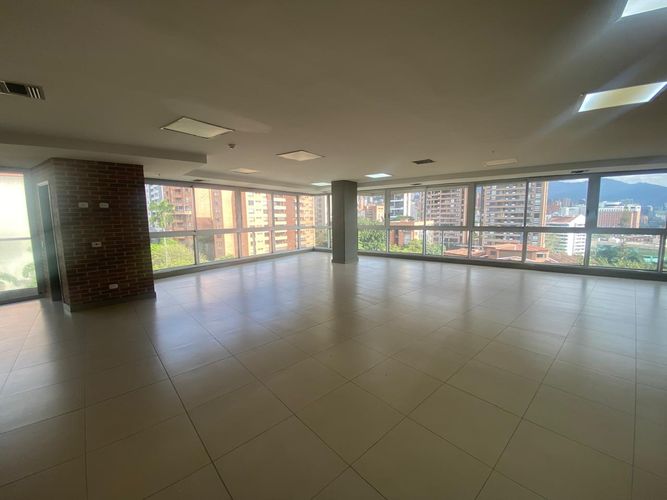 Oficina en arriendo en El Poblado, Medellín, 280 m² · foto 7 de 18