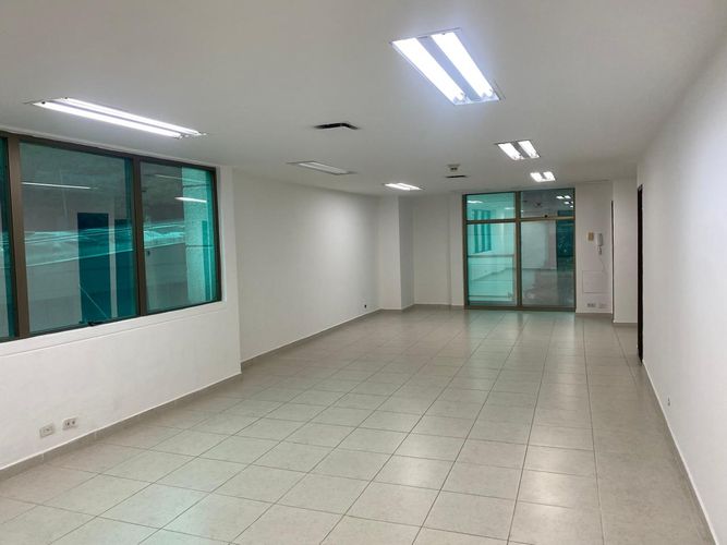 Oficina en arriendo en El Poblado, Medellín, 70 m² · foto 2 de 16