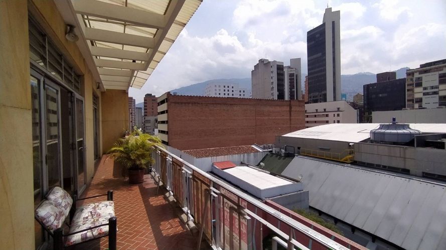 Apartamento en arriendo en La Candelaria, Medellín · foto 2 de 24