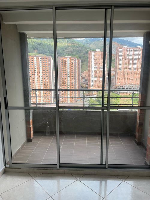 Apartamento de 3 alcobas en venta en Bello, 63 m² · foto 13 de 24