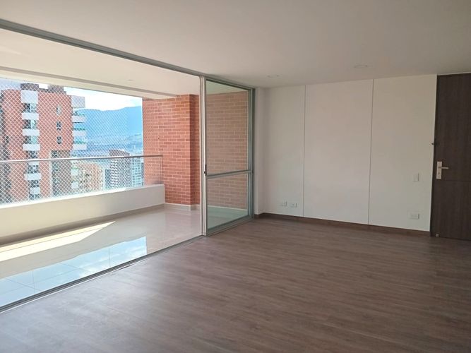 Apartamento de 3 alcobas en arriendo en El Poblado, Medellín, 125 m² · foto 3 de 20