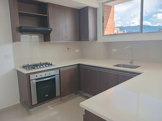 Apartamento de 3 alcobas en arriendo en El Poblado, Medellín, 125 m² · foto 4 de 20