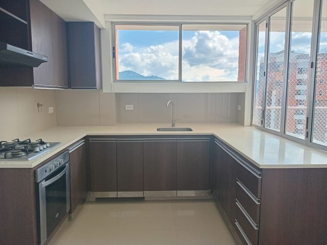 Apartamento de 3 alcobas en arriendo en El Poblado, Medellín, 125 m² · foto 6 de 20