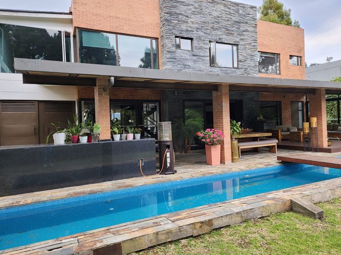 Casa de 5 alcobas en arriendo en Aposentos, Sopó, 350 m² · foto 2 de 13