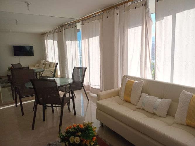 Apartamento de 2 alcobas en arriendo en El Poblado, Medellín, 89 m² · foto 2 de 14