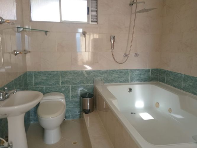 Apartamento de 2 alcobas en arriendo en El Poblado, Medellín, 89 m² · foto 13 de 14