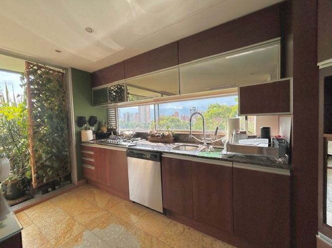 Apartamento de 4 alcobas en venta en Las Lomas, Medellín, 135 m² · foto 12 de 24