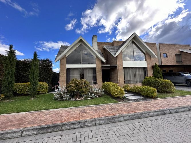 Casa de 4 alcobas en venta en Algarra Iii, Cajicá, 328 m² · foto 2 de 24